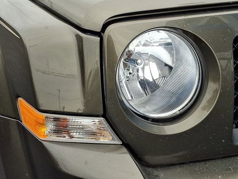 Used 2015 Jeep Patriot Sport w/ Power Value Group image 8