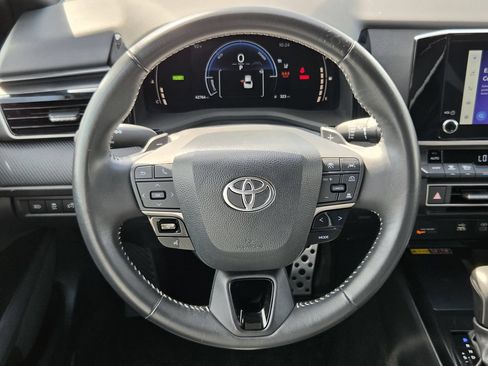 Used 2025 Toyota Camry SE FWD image 15