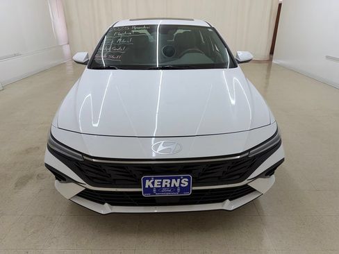 Used 2025 Hyundai Elantra SEL FWD image 7