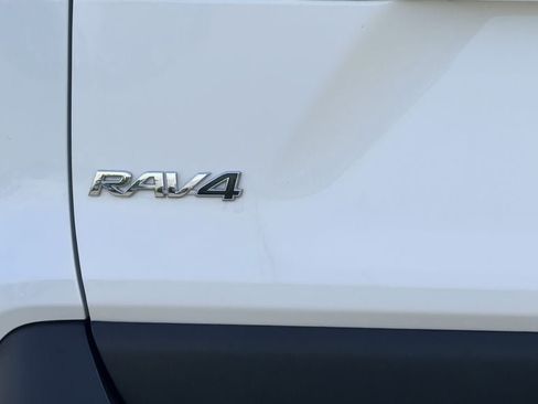 Used 2025 Toyota RAV4 XLE FWD image 9