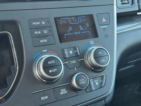 Used 2015 Toyota Sienna SE FWD image 26