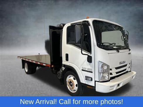 Used 2019 Isuzu NPR image 1