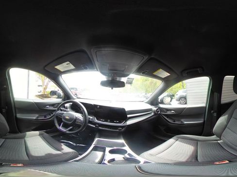 Used 2025 Chevrolet Equinox LT image 38