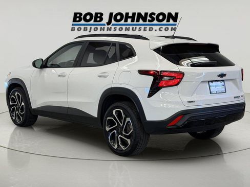 Used 2024 Chevrolet Trax RS w/ Sunroof Package FWD image 7