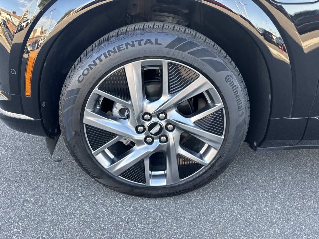 Certified 2025 Cadillac Optiq Luxury 1 AWD/4WD image 11
