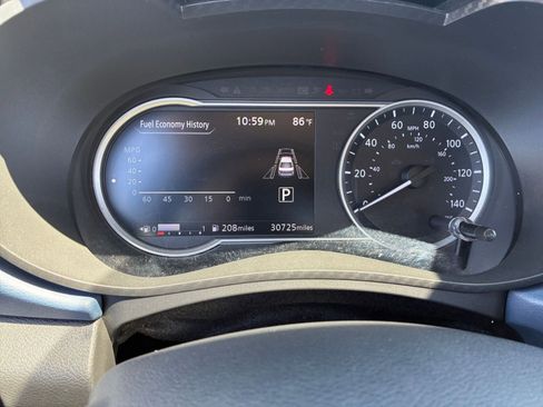 Used 2025 Nissan Versa SV FWD image 38