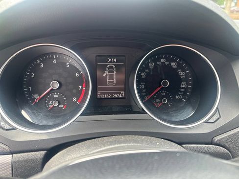 Used 2018 Volkswagen Jetta SE FWD image 2