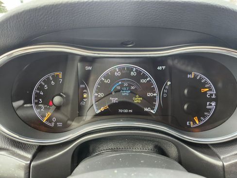 Used 2018 Jeep Grand Cherokee Laredo image 23