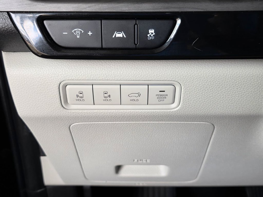 Used 2022 Kia Carnival EX FWD image 26
