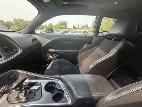 Used 2018 Dodge Challenger GT w/ GT Interior Package AWD/4WD image 17