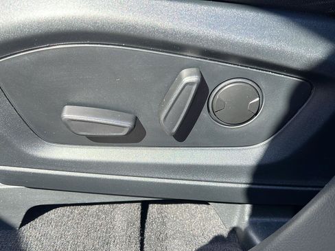 Used 2022 Ford Explorer XLT AWD/4WD image 5