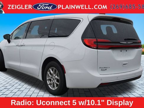Used 2024 Chrysler Pacifica Touring-L FWD image 3