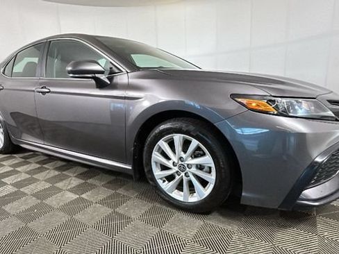 Used 2024 Toyota Camry SE FWD image 2