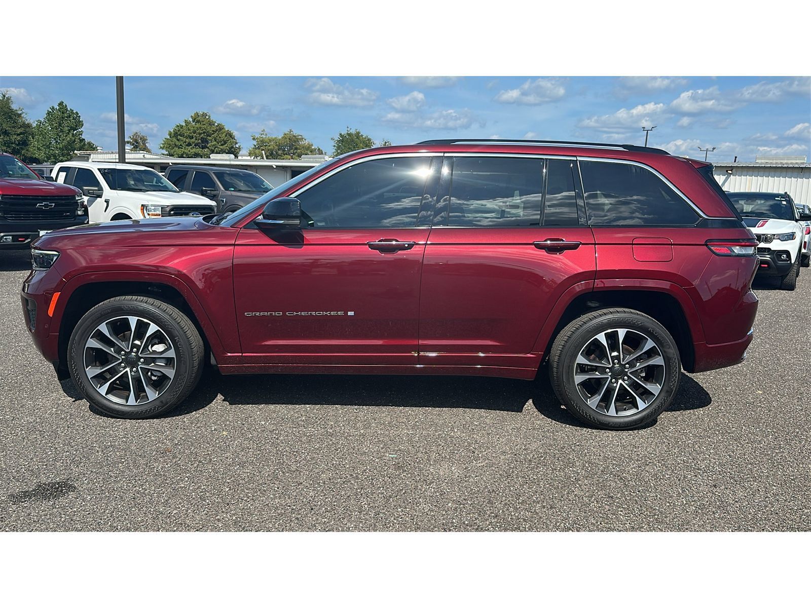 Used 2023 Jeep Grand Cherokee Overland w/ Adv Protech Group III RWD image 2