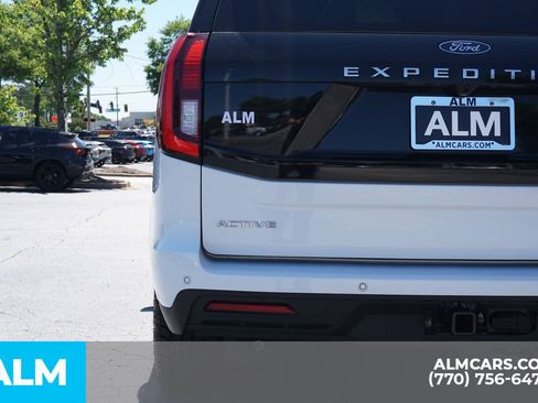 Used 2025 Ford Expedition Active AWD/4WD image 17
