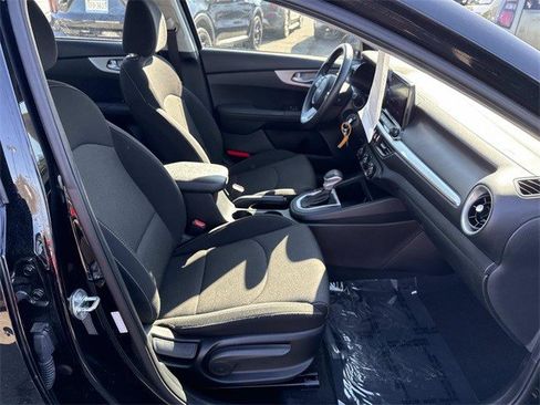 Used 2023 Kia Forte LXS image 9