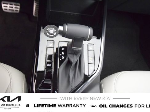 New 2025 Kia Niro EX Touring image 24