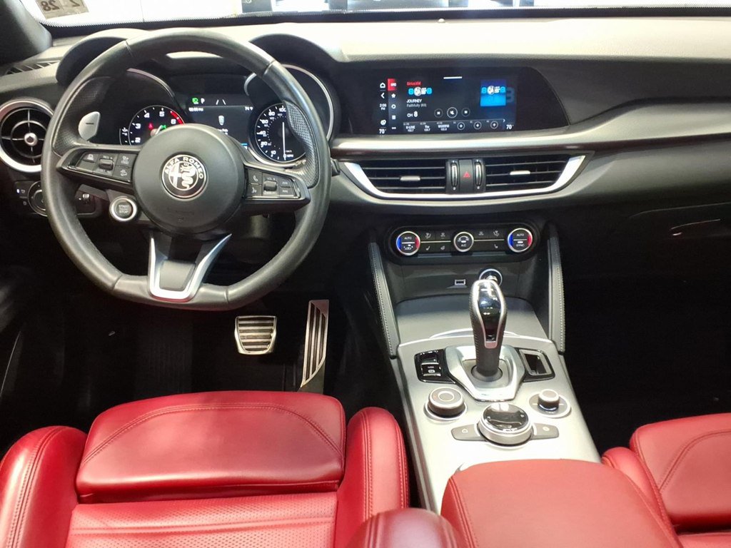 Used 2023 Alfa Romeo Stelvio Veloce AWD/4WD image 9