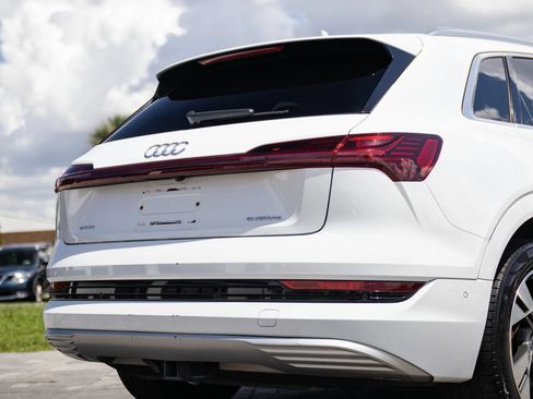 Used 2021 Audi e-tron Premium Plus w/ Premium Plus Package AWD/4WD image 12