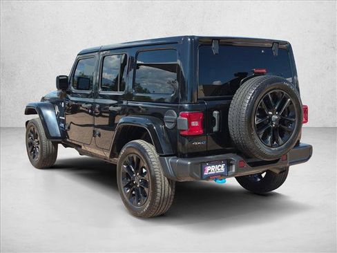 Used 2024 Jeep Wrangler Unlimited Sahara w/ Technology Group AWD/4WD image 8