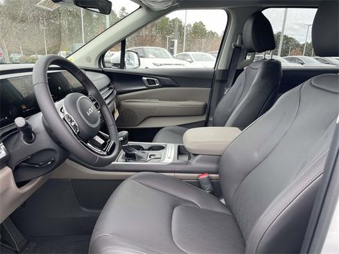 New 2026 Kia Carnival LXS image 3