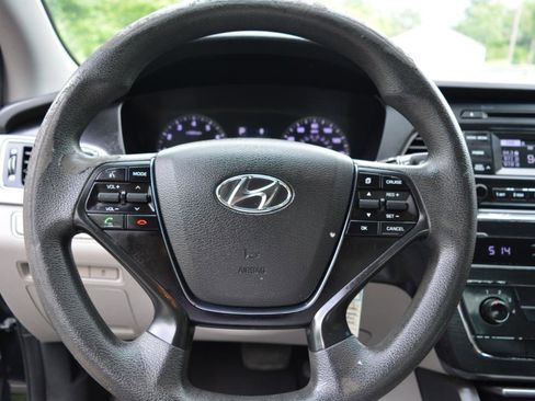 Used 2017 Hyundai Sonata SE FWD image 19