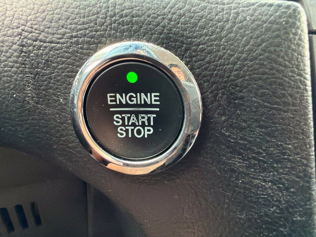 Used 2016 Ford Edge Titanium w/ Technology Package AWD/4WD image 30