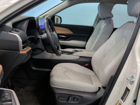Used 2024 Toyota Grand Highlander Limited image 28