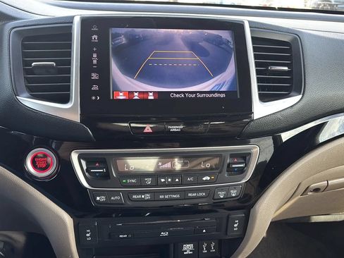 Used 2016 Honda Pilot Touring image 20