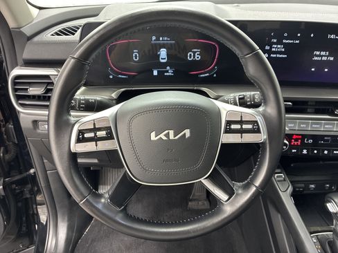 Certified 2023 Kia Telluride S w/ S Sunroof Package AWD/4WD image 22