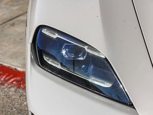 Used 2025 Porsche Taycan image 4