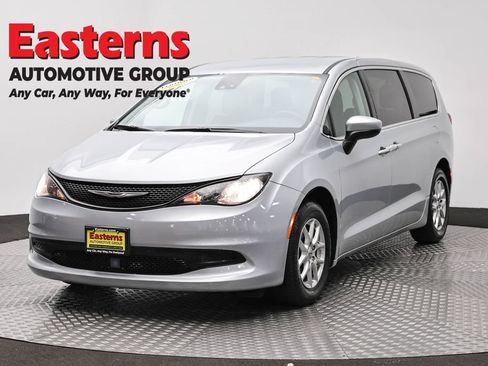 Used 2023 Chrysler Voyager LX FWD image 1