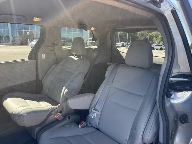 Used 2019 Toyota Sienna XLE Premium FWD image 25
