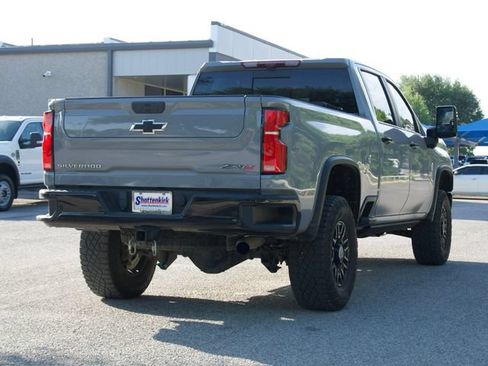 Used 2024 Chevrolet Silverado 2500 ZR2 w/ Technology Package AWD/4WD image 9