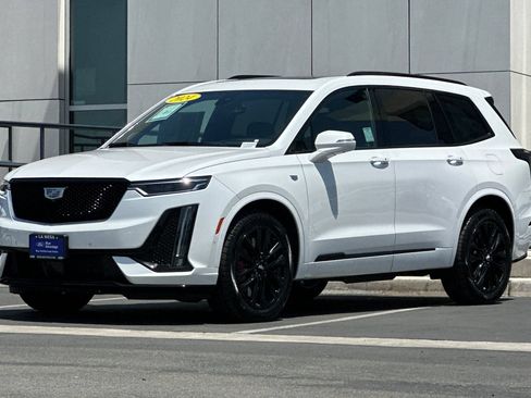 Used 2024 Cadillac XT6 Sport w/ LPO, Onyx Lite Package AWD/4WD image 7