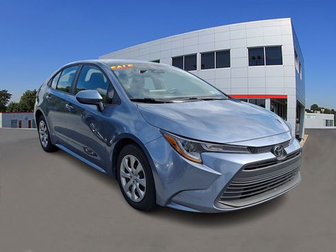 Used 2025 Toyota Corolla LE FWD image 1