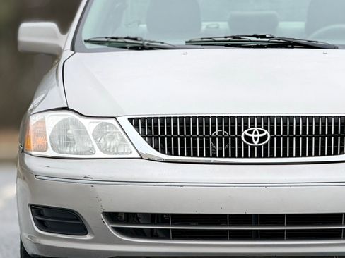 Used 2000 Toyota Avalon XL image 13
