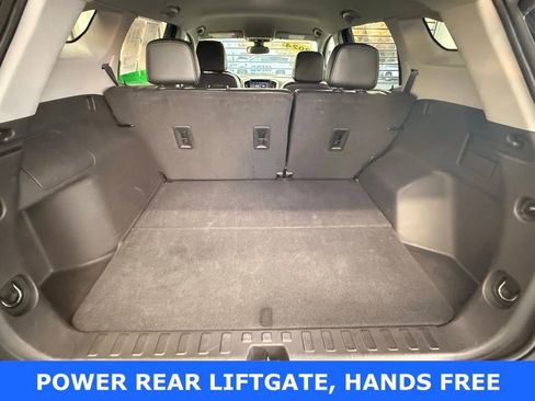 Used 2024 GMC Terrain SLT image 19