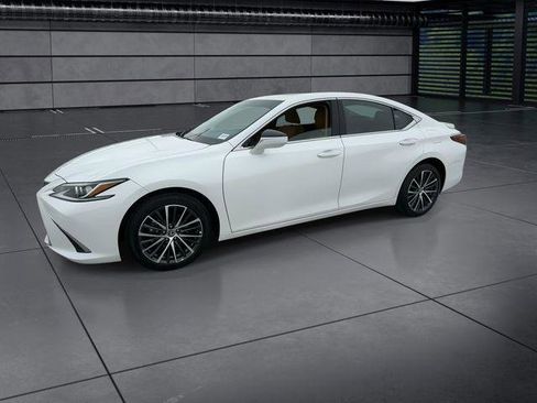 Certified 2025 Lexus ES 300h w/ Premium Package image 4