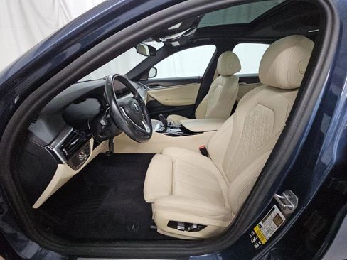 Used 2023 BMW 530i xDrive w/ Premium Package image 7