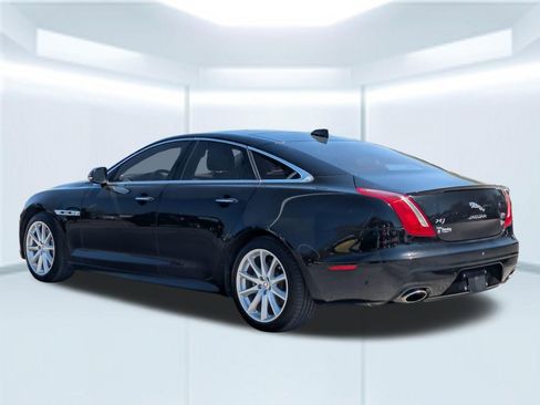 Used 2019 Jaguar XJ R-Sport AWD/4WD image 3