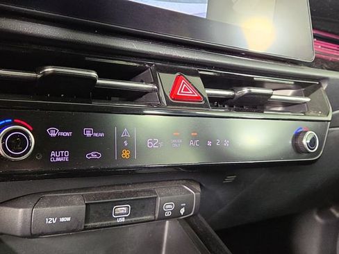 Certified 2024 Kia Niro Wind FWD image 18