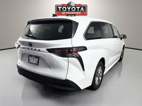 Certified 2026 Toyota Sienna LE AWD/4WD image 7