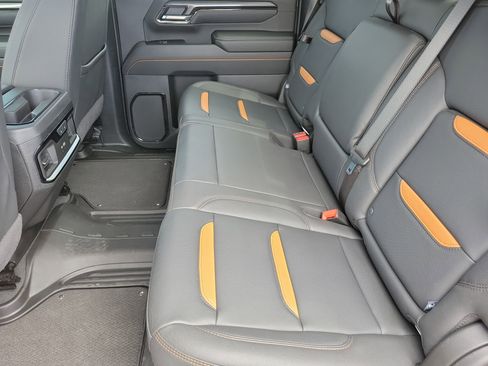 Used 2025 GMC Sierra 2500 AT4 w/ AT4 Premium Plus Package AWD/4WD image 12
