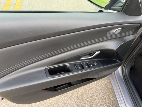 Used 2024 Hyundai Elantra Limited FWD image 18