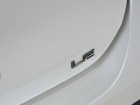 Used 2020 Toyota Highlander LE image 8