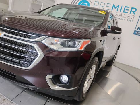 Used 2021 Chevrolet Traverse LT FWD image 34