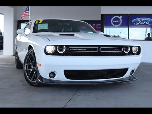 Used 2017 Dodge Challenger R/T Scat Pack w/ Leather Interior Group RWD image 1