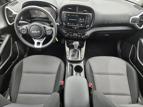 Certified 2025 Kia Soul LX w/ LX Technology Package FWD image 5