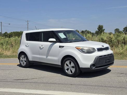 Used 2014 Kia Soul FWD image 1